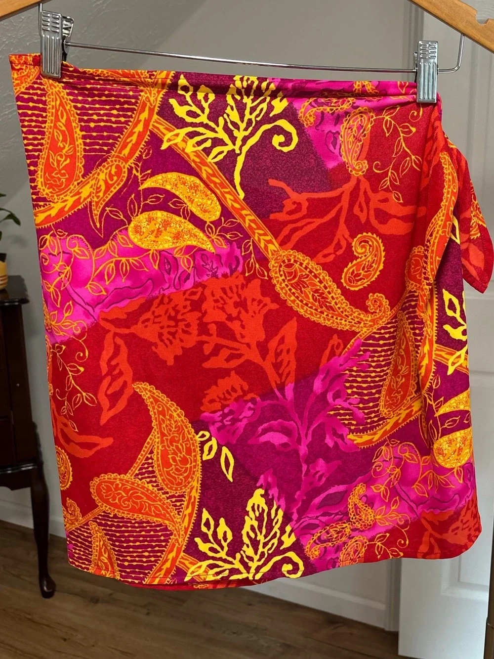 Liz Claiborne y2k wrap coverup, bright floral paisley. One size